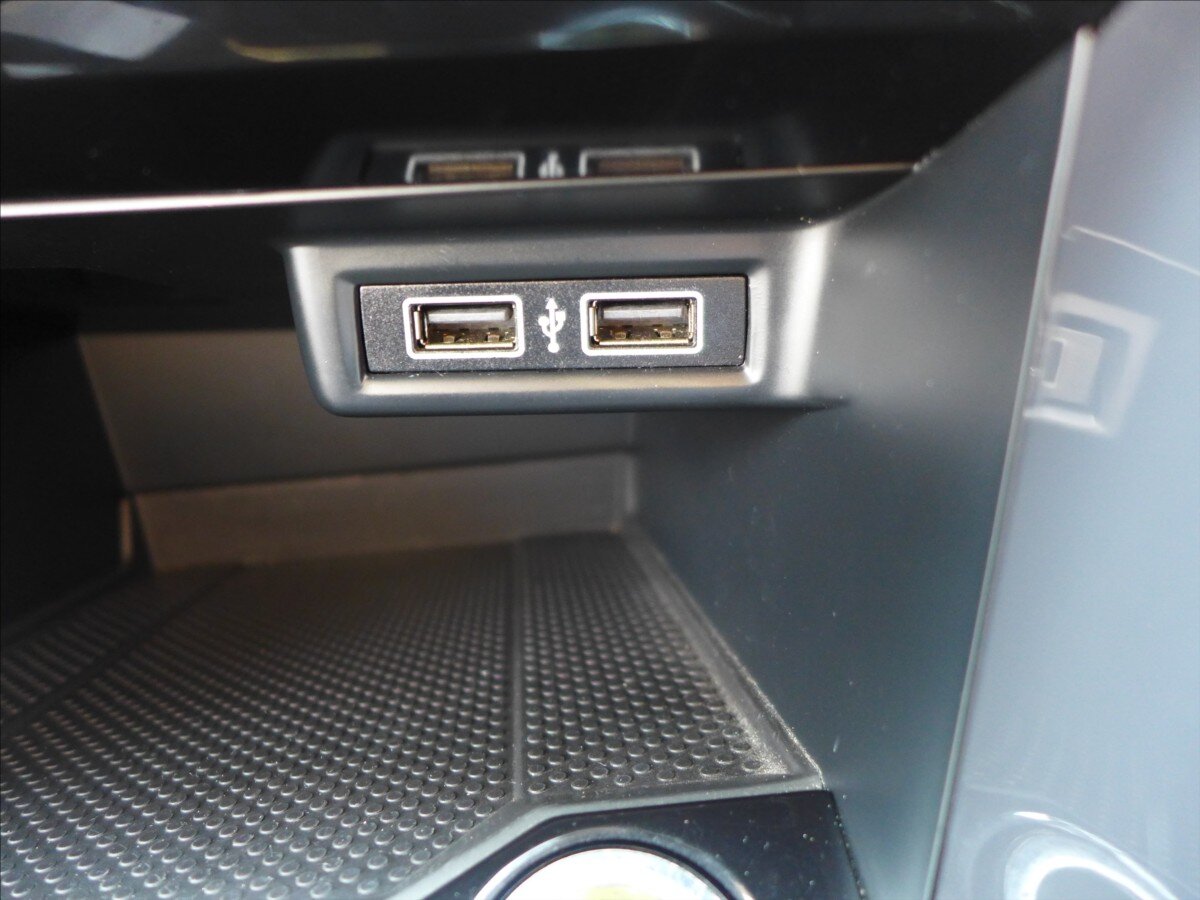 Volkswagen T-Roc SUV / Terénní 2,0 l 110 kw