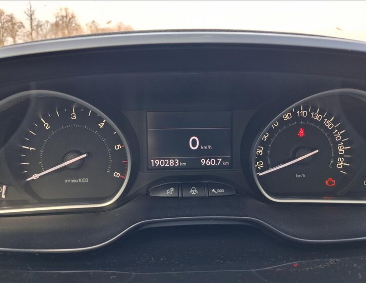 Peugeot 208 Hatchback 1,6 l 84 kw