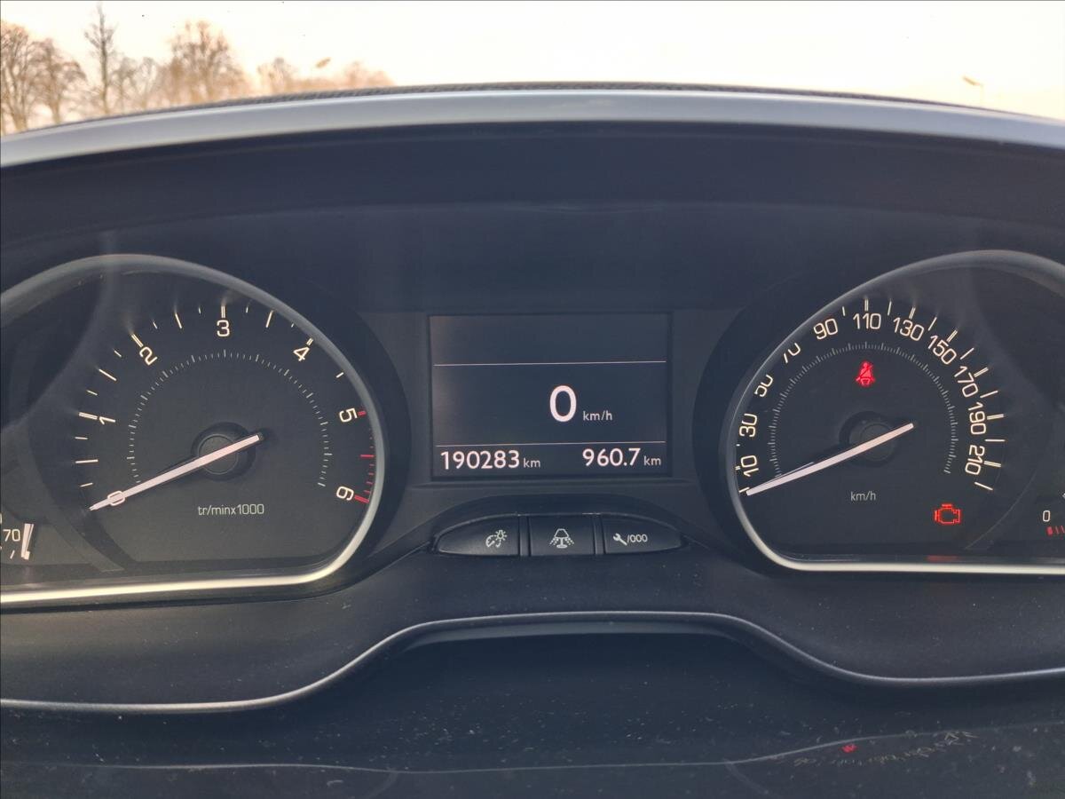 Peugeot 208 Hatchback 1,6 l 84 kw