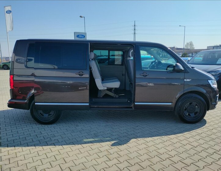 Volkswagen Caravelle 13