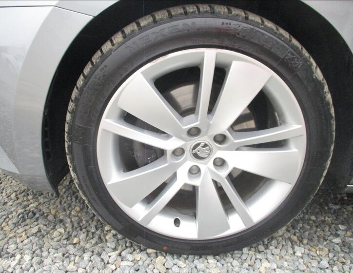 Škoda Superb Liftback 2,0 l 110 kw