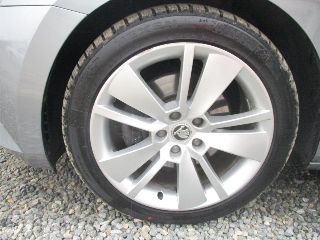 Škoda Superb Liftback 2,0 l 110 kw