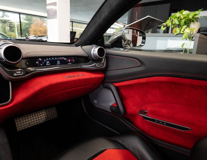 Ferrari GTC4 Lusso 17