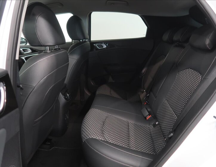 KIA XCeed CUV / Crossover 1,5 l 103 kw