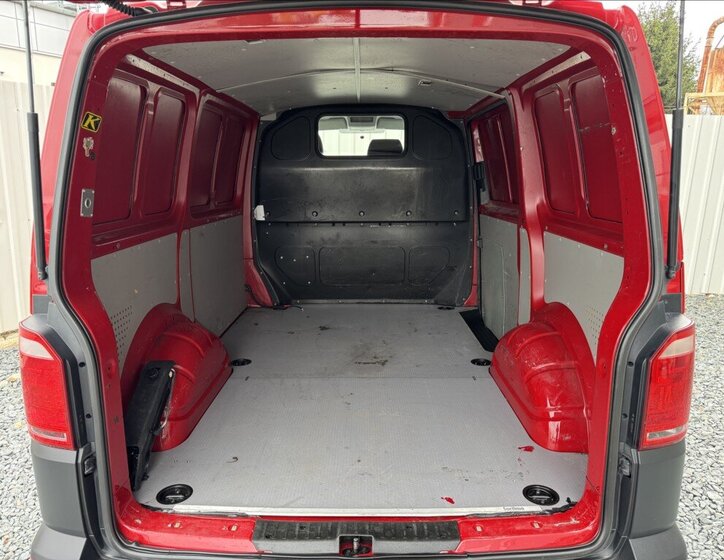 Volkswagen Transporter Skříň 2,0 l 110 kw