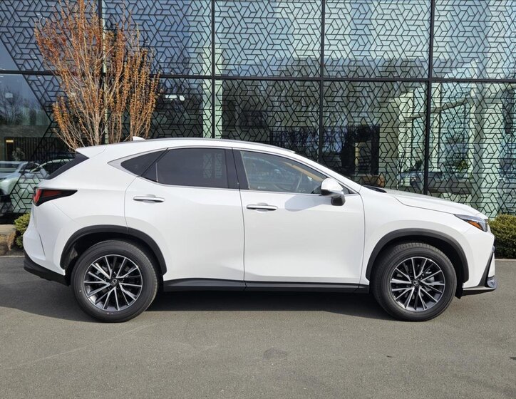 Lexus NX 350h SUV / Terénní 2,5 l 147 kw