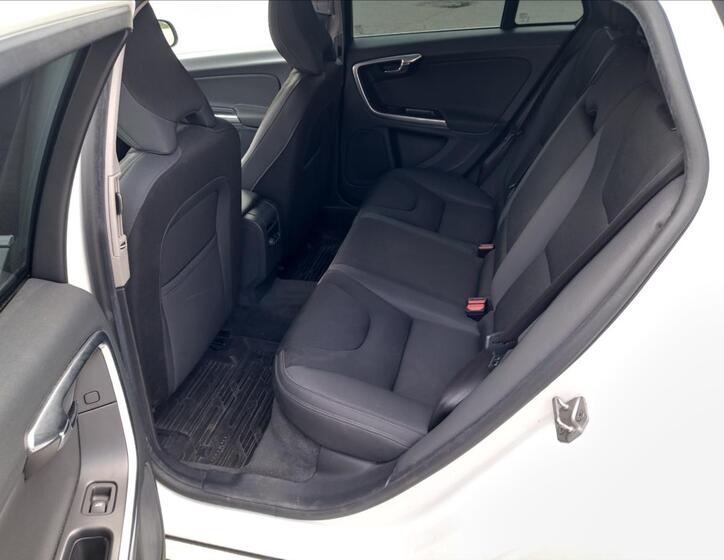 Volvo V60 13