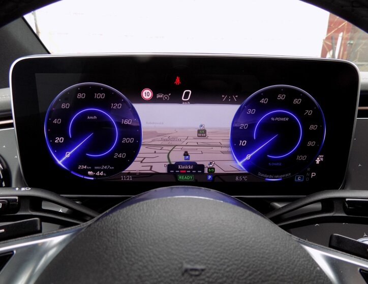 Mercedes-Benz EQE 32