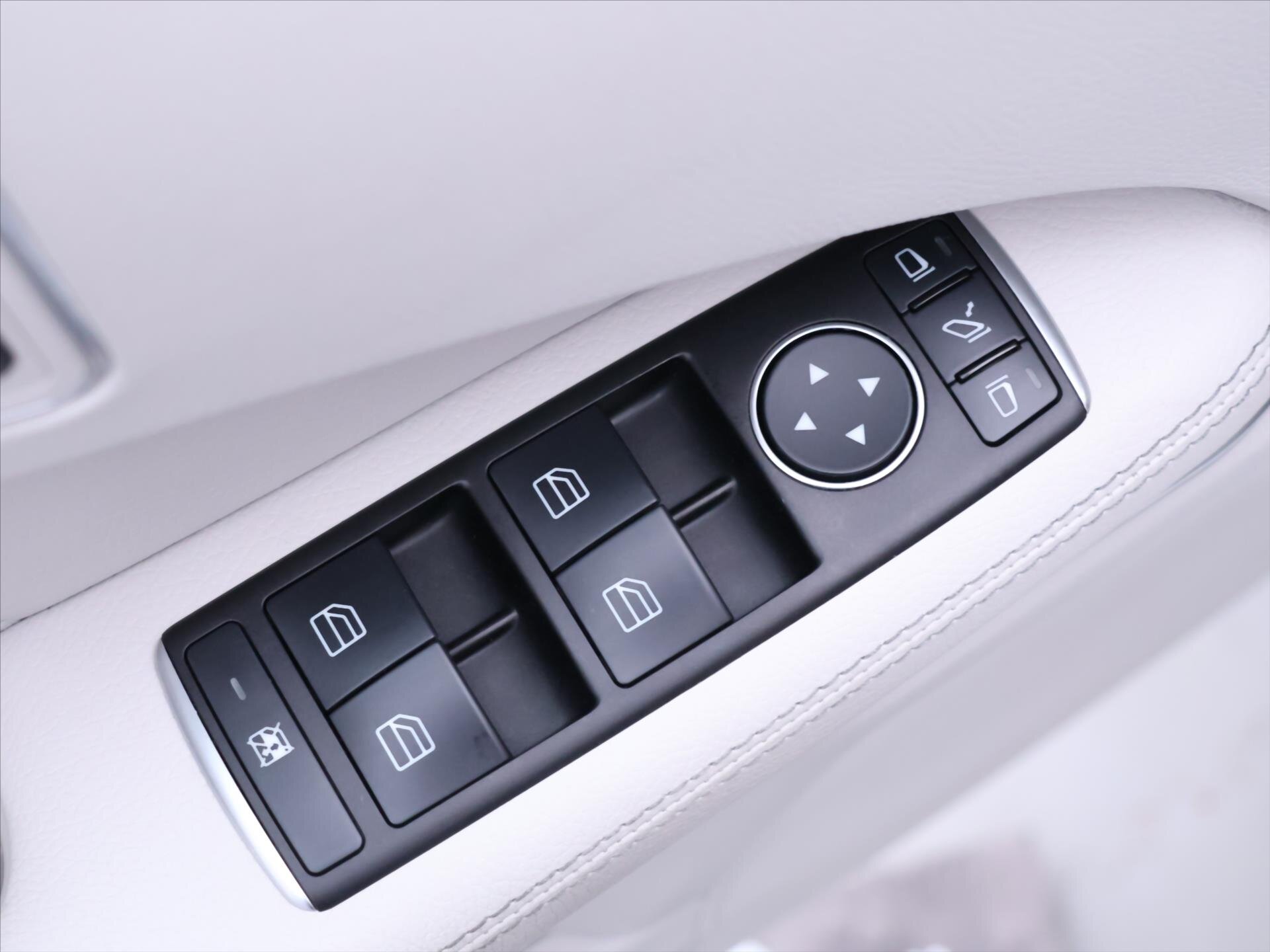 Mercedes-Benz Třídy E Sedan / Limuzína 3,5 l 245 kw