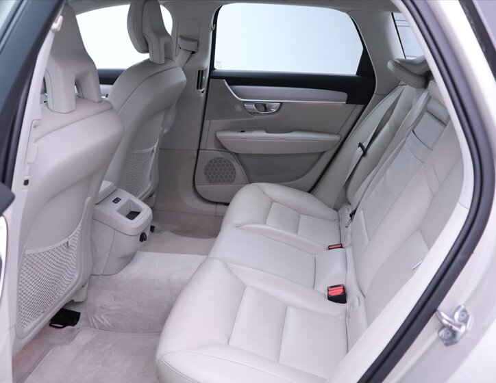Volvo V90 Kombi 2,0 l 187 kw