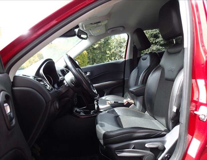 Jeep Compass SUV / Terénní 2,0 l 103 kw