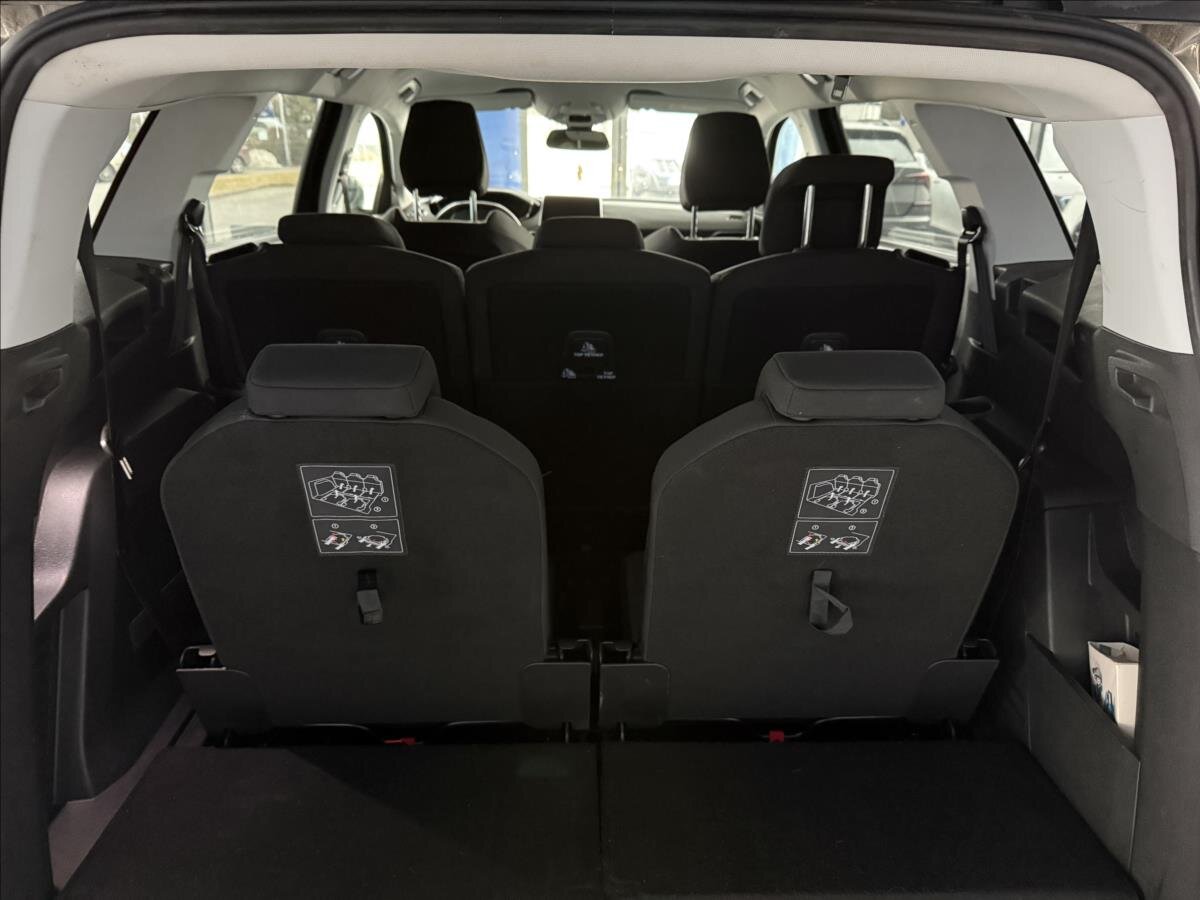 Peugeot 5008 SUV 2,0 l 110 kw