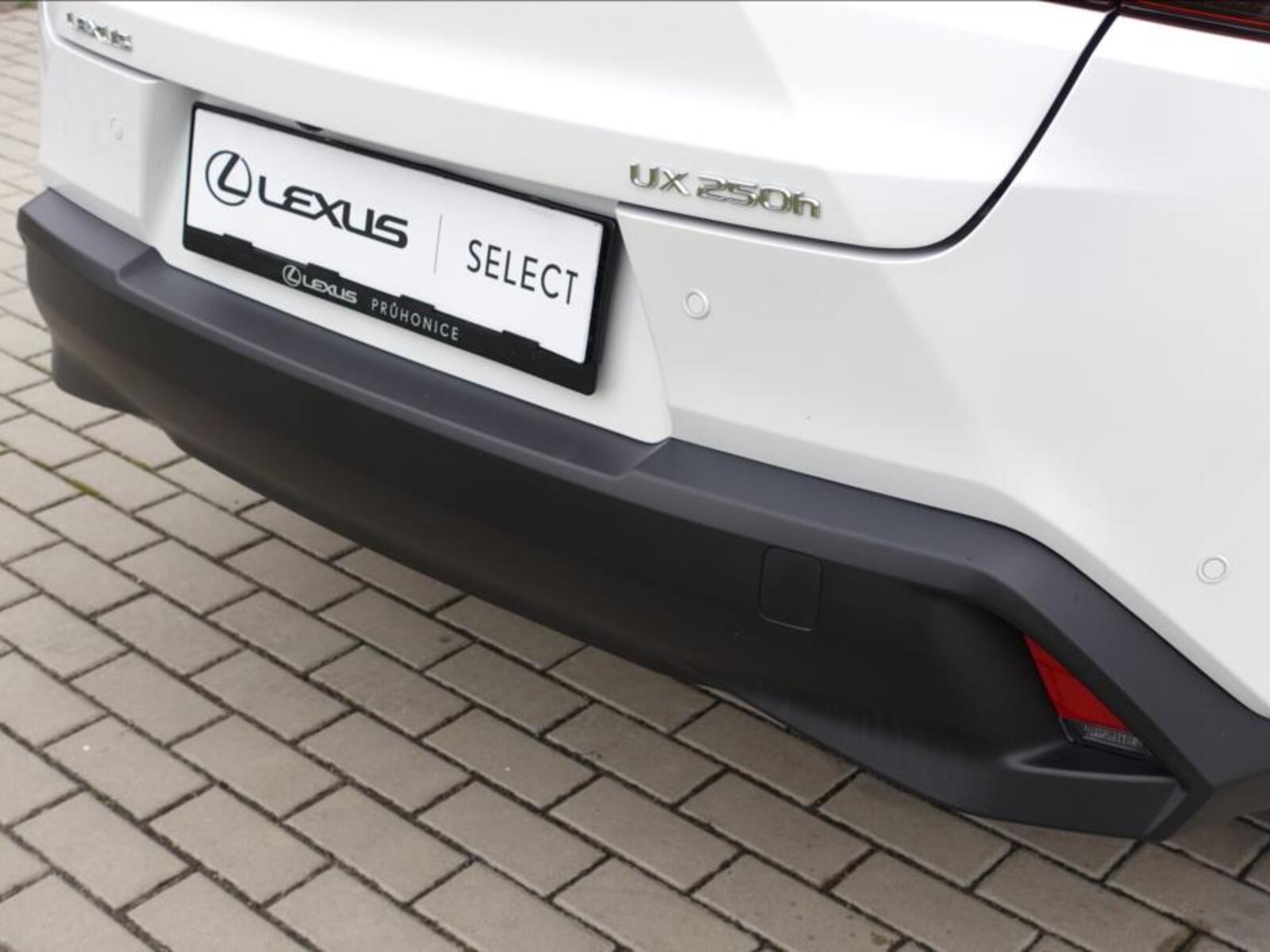 Lexus UX 250h 39