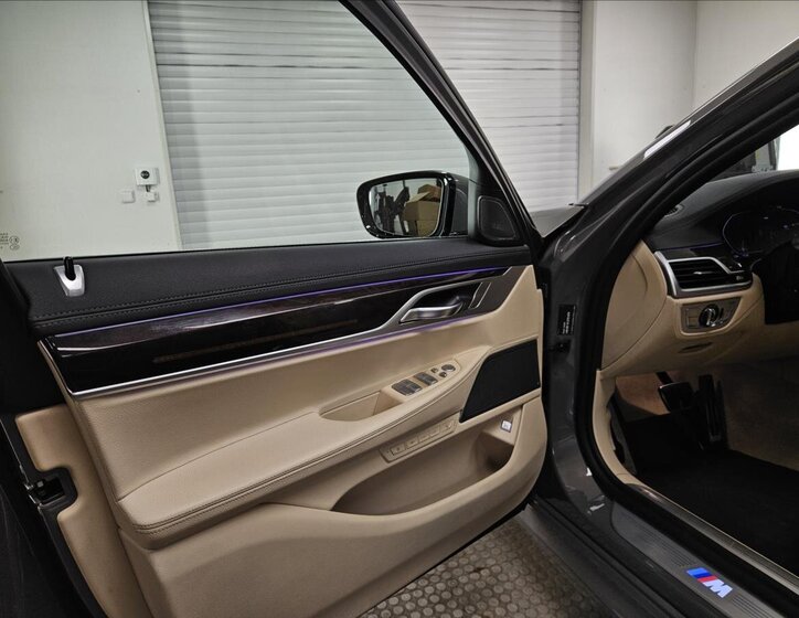 BMW Řada 7 Sedan / Limuzína 3,0 l 195 kw