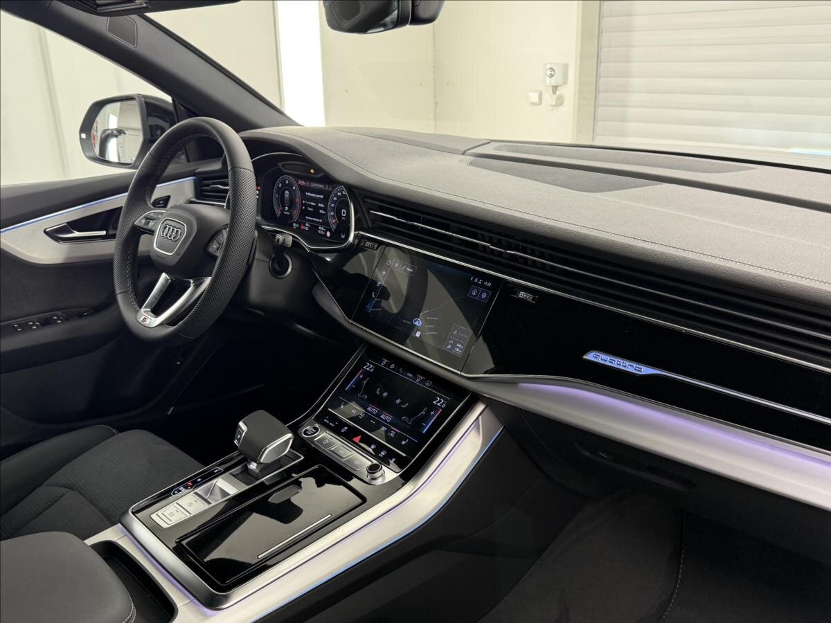 Audi Q8 SUV 3,0 l 210 kw