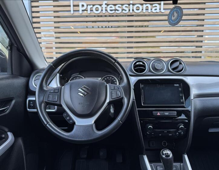 Suzuki Vitara 5