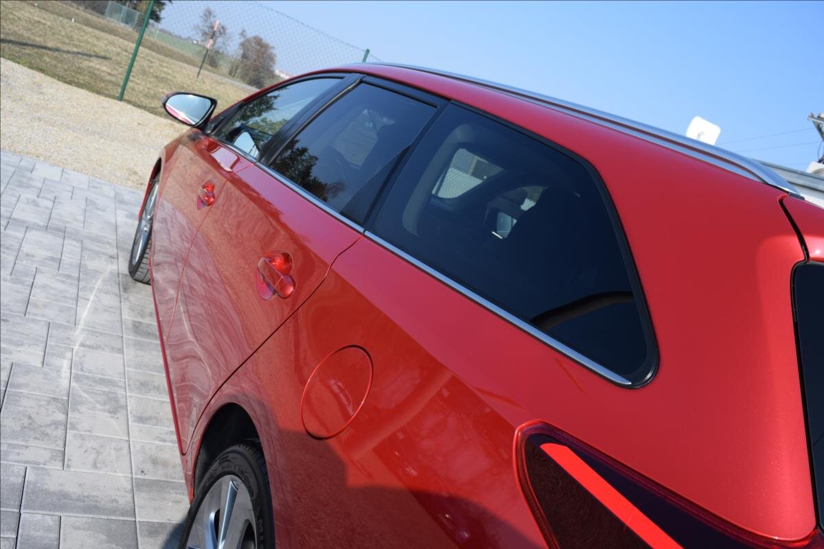 Toyota Auris Kombi 1,2 l 85 kw