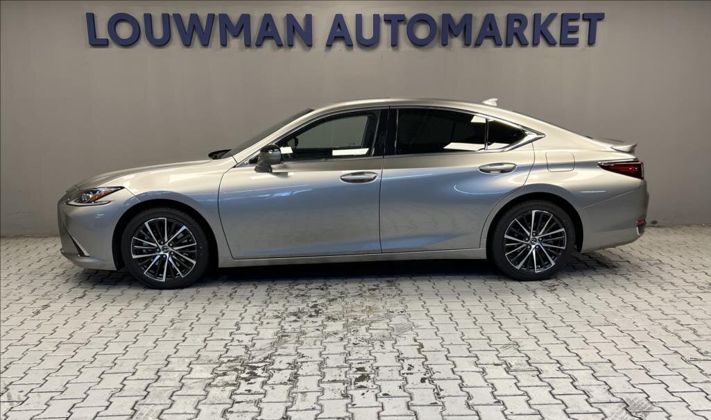 Lexus ES 300h Sedan 2,5 l 160 kw