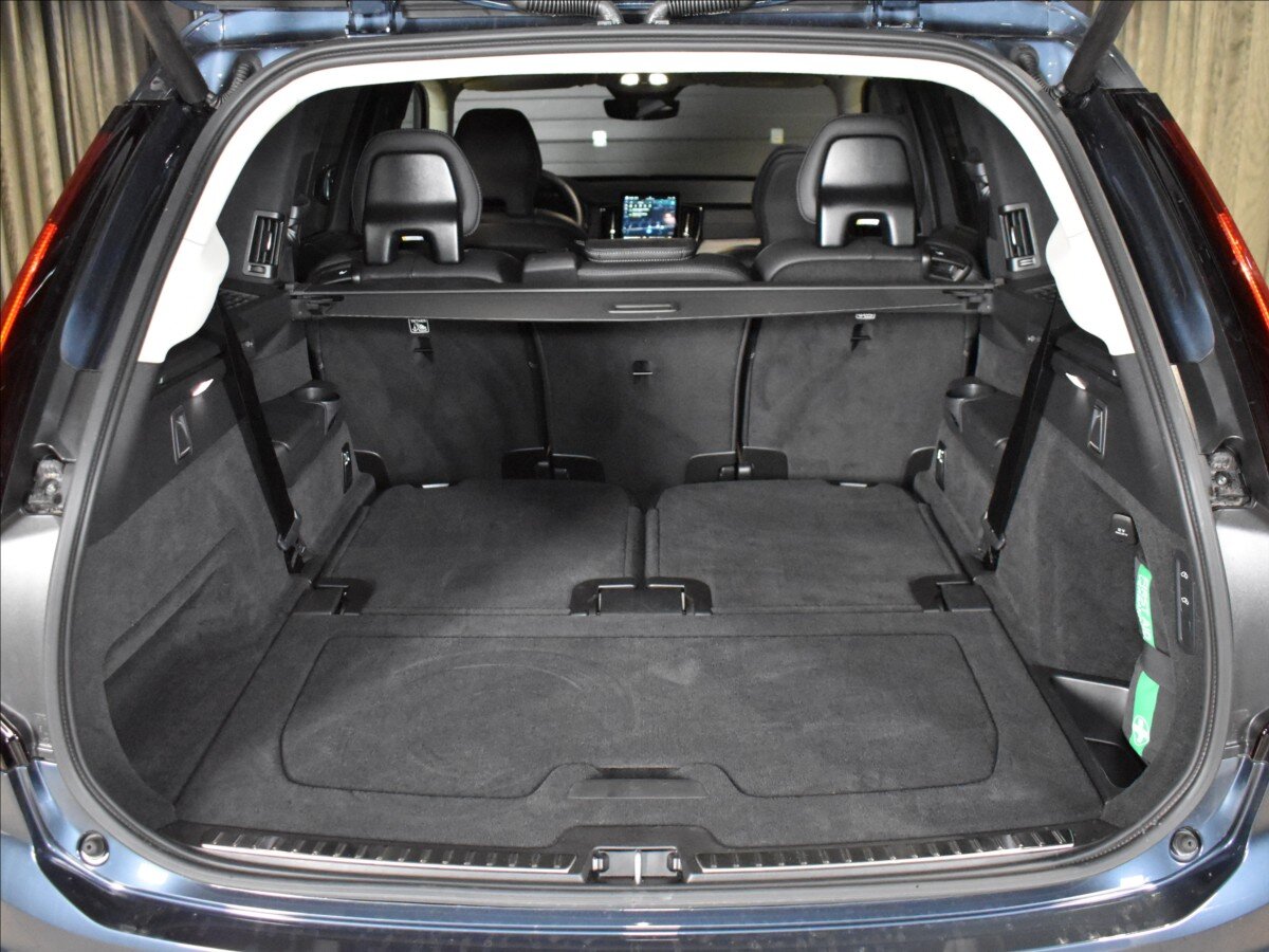 Volvo XC90 SUV / Terénní 2,0 l 228 kw