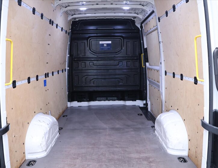 Volkswagen Crafter 10