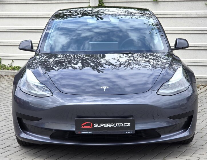 Tesla Model 3 Sedan / Limuzína 0,0 208 kw