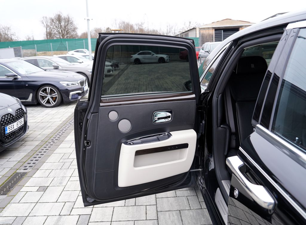 Rolls-Royce Ghost Sedan 6,6 l 420 kw