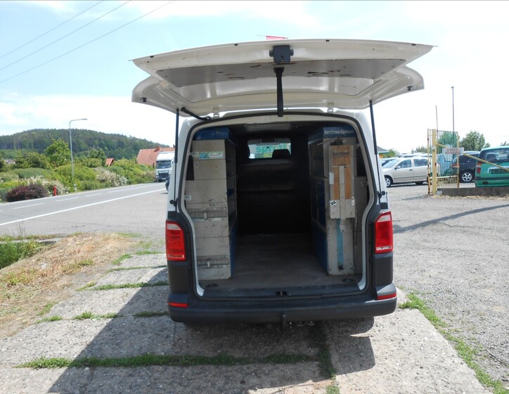 Volkswagen Transporter 9
