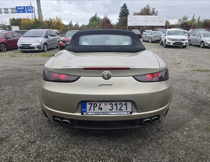 Alfa Romeo Spider 6