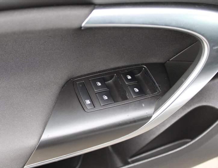 Opel Insignia Kombi 2,0 l 118 kw