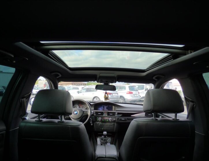 BMW Řada 3 Kombi 3,0 l 180 kw