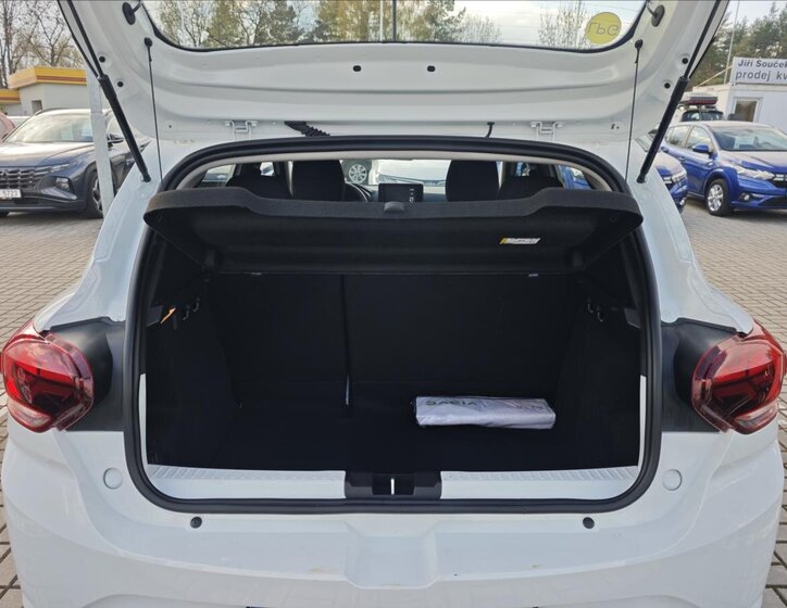 Dacia Sandero Hatchback 999,0 67 kw