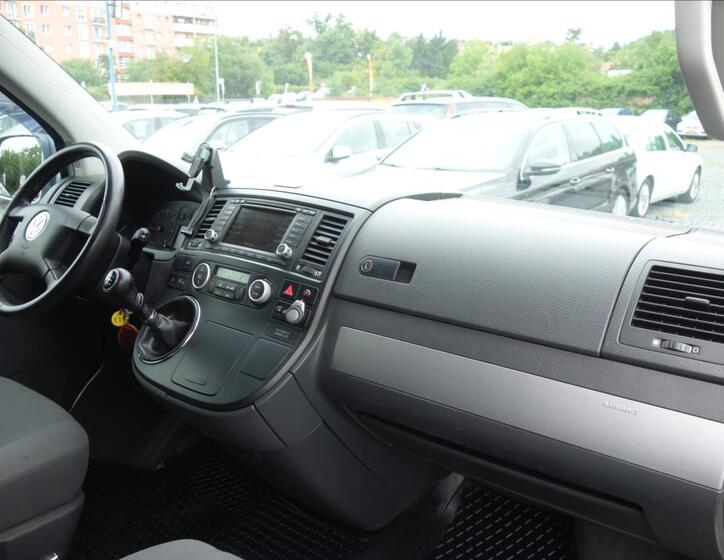 Volkswagen Multivan 13