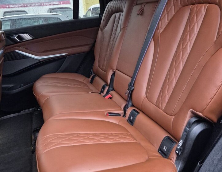 BMW X7 SUV / Terénní 3,0 l 250 kw