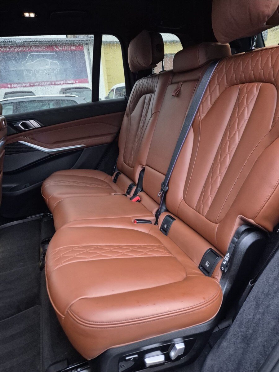 BMW X7 SUV / Terénní 3,0 l 250 kw