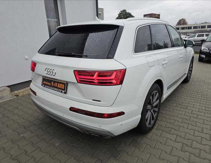 Audi Q7 6