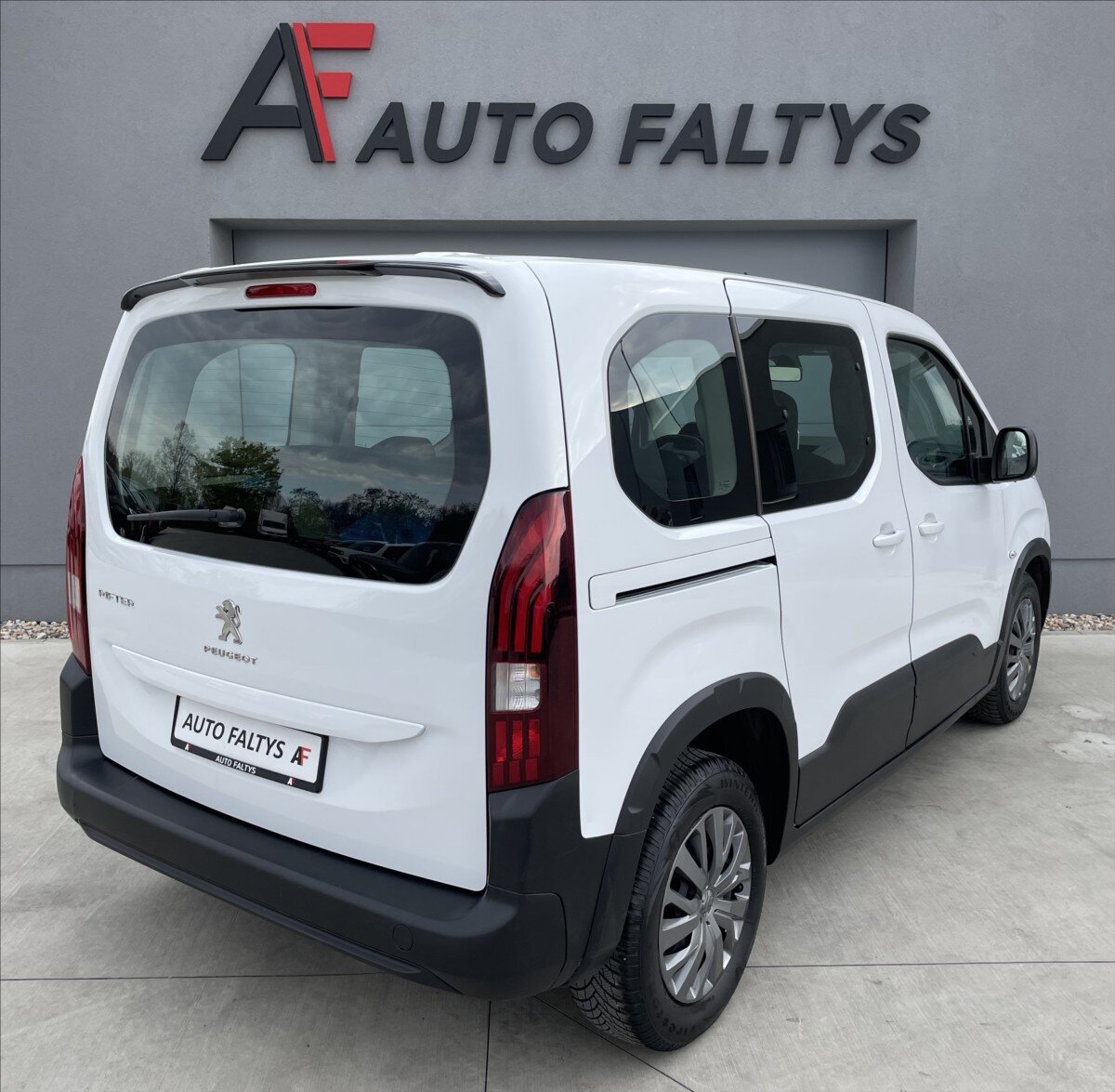 Peugeot Rifter Sedan / Limuzína 1,5 l 75 kw