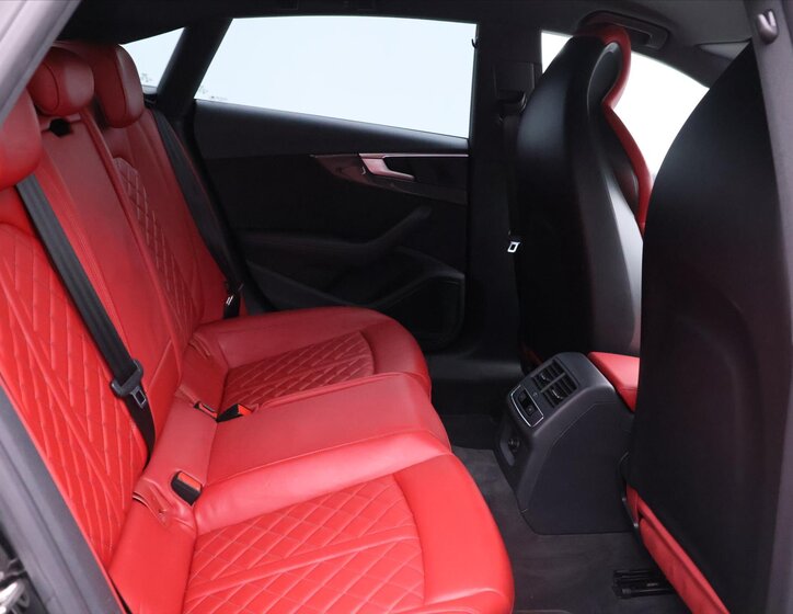 Audi S5 Sedan 3,0 l 260 kw