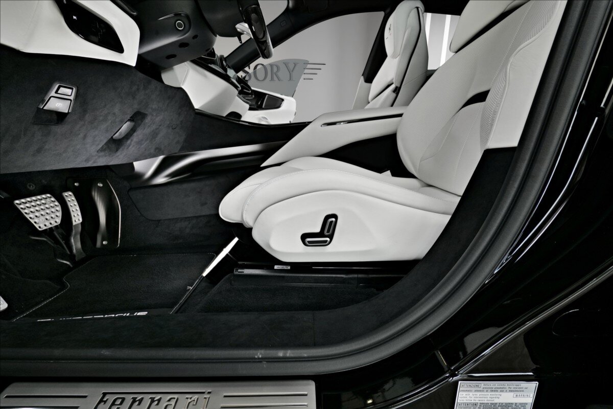 Ferrari Purosangue SUV / Terénní 6,5 l 529 kw