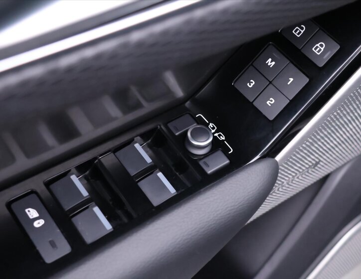 Land Rover Range Rover Velar SUV / Terénní 2,0 l 150 kw