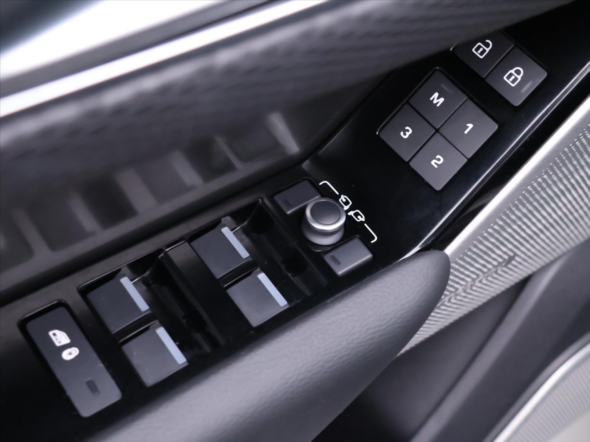 Land Rover Range Rover Velar SUV / Terénní 2,0 l 150 kw