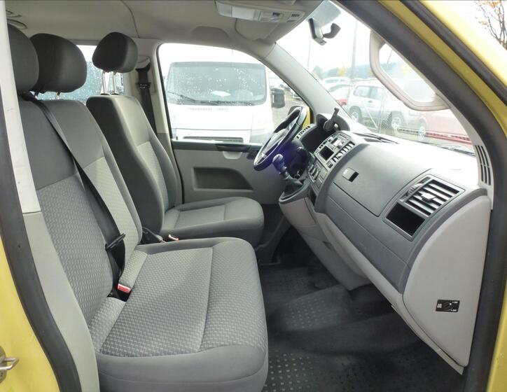 Volkswagen Caravelle 28