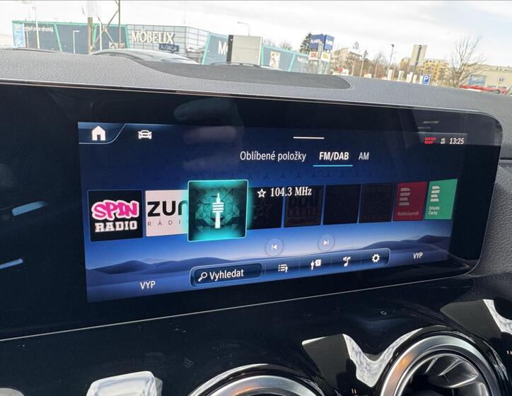 Mercedes-Benz GLA 11