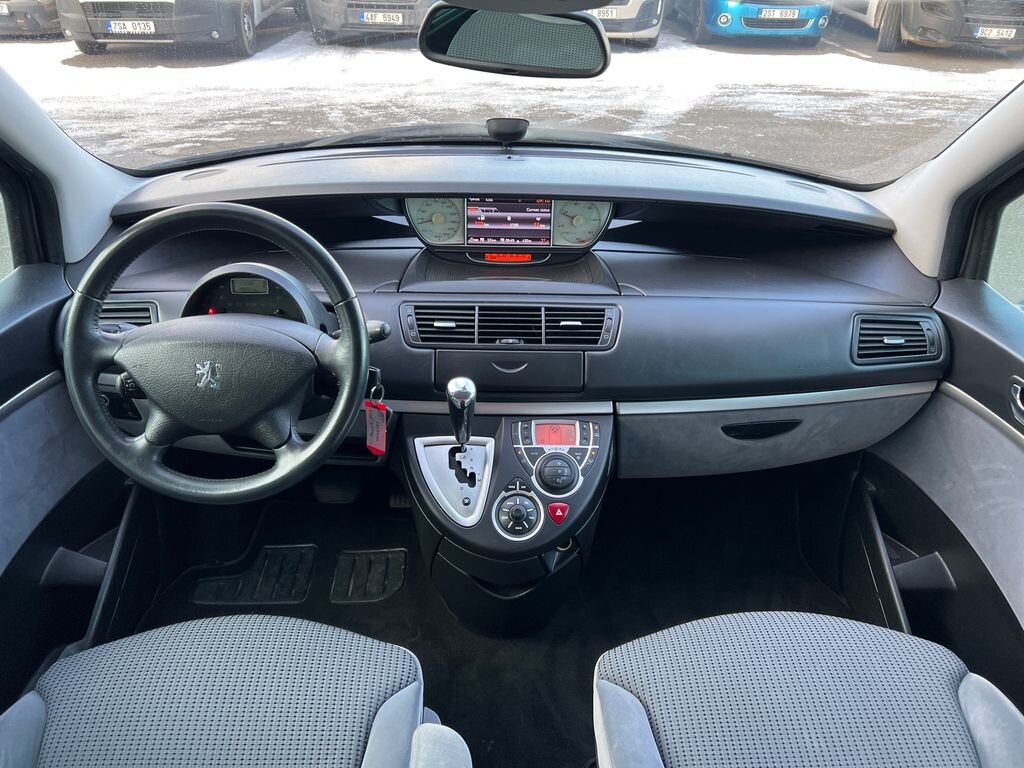 Peugeot 807 MPV 2,0 l 120 kw