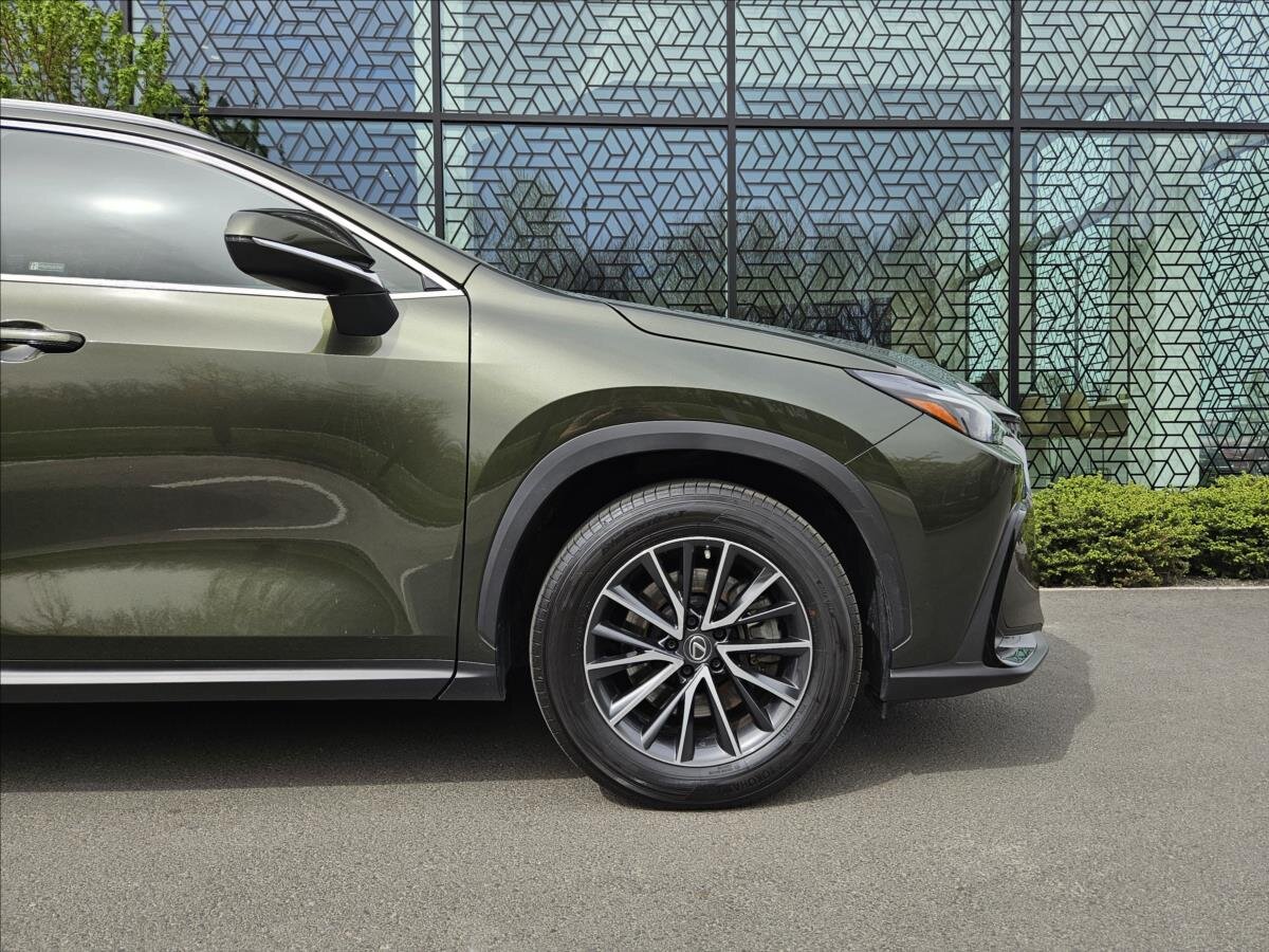 Lexus NX 450h plus SUV / Terénní 2,5 l 227 kw