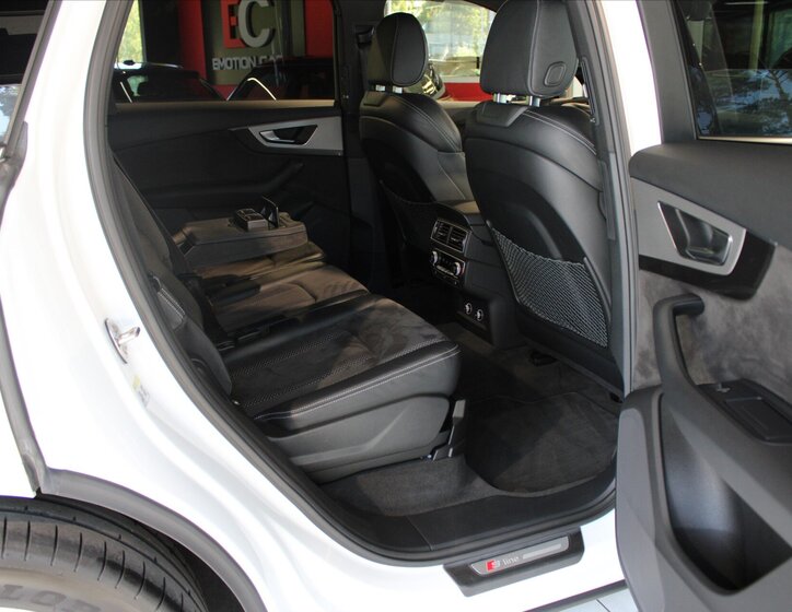 Audi Q7 28