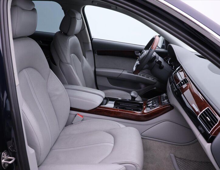 Audi A8 Sedan / Limuzína 4,2 l 273 kw