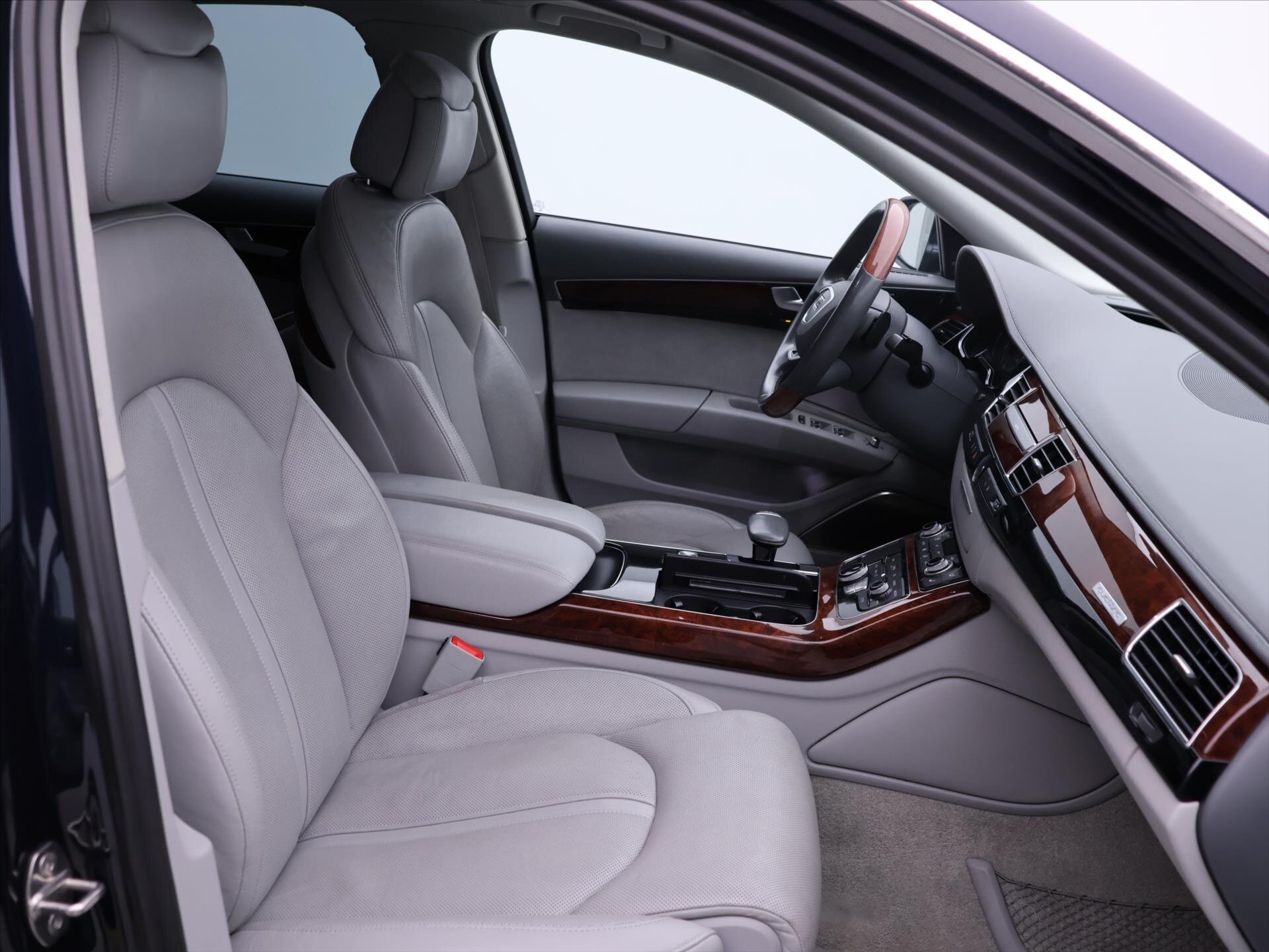 Audi A8 Sedan / Limuzína 4,2 l 273 kw