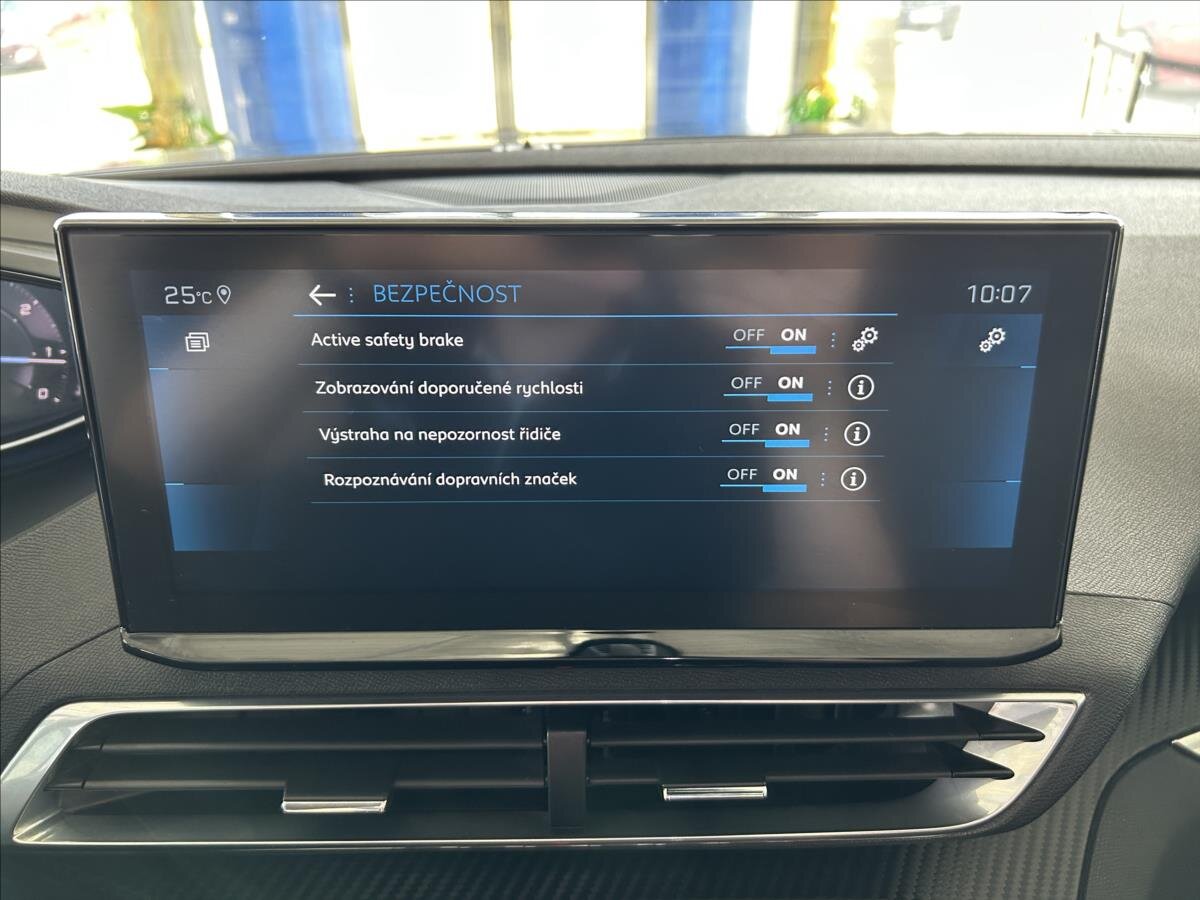 Peugeot 3008 SUV / Terénní 1,5 l 96 kw