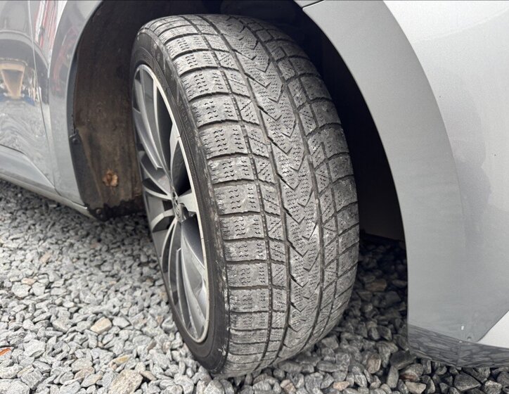 Škoda Superb Sedan / Limuzína 2,0 l 110 kw