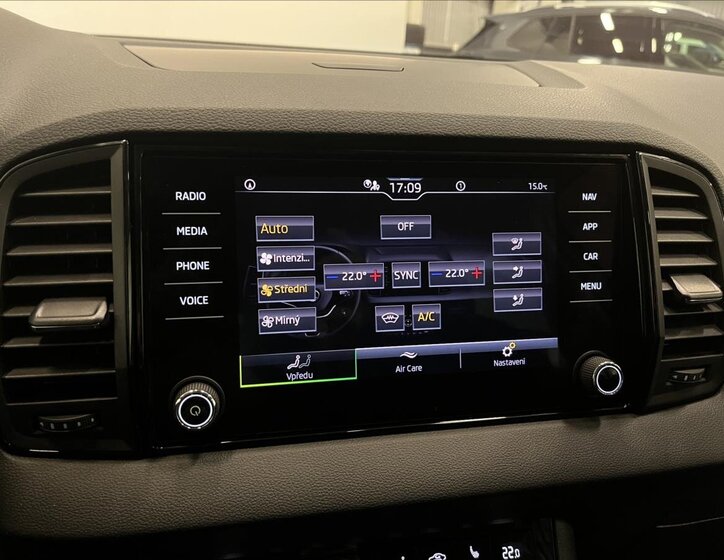 Škoda Karoq SUV / Terénní 1,5 l 110 kw